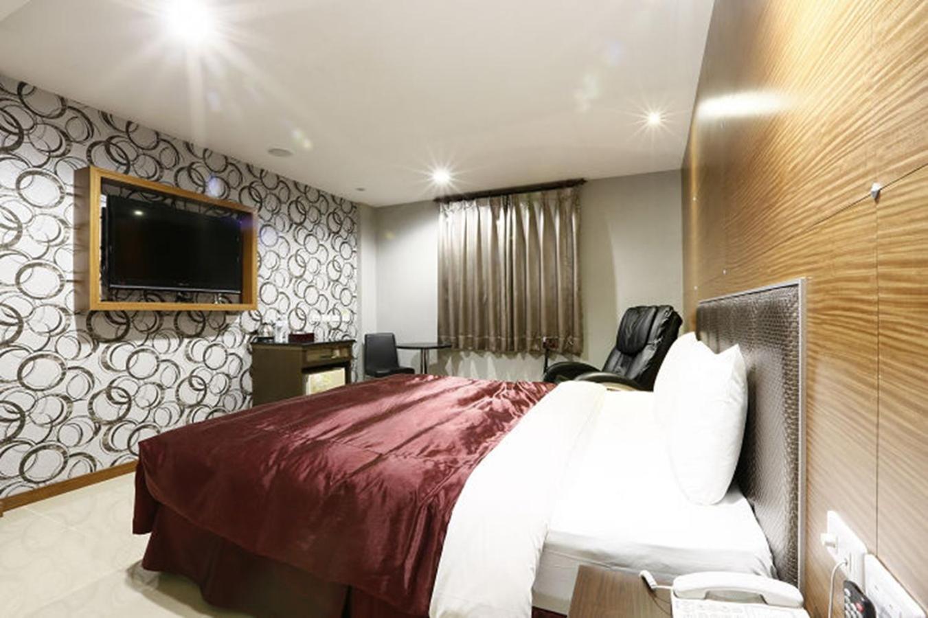 Hua Xiang Motel - Arena Kaohsiung Buitenkant foto
