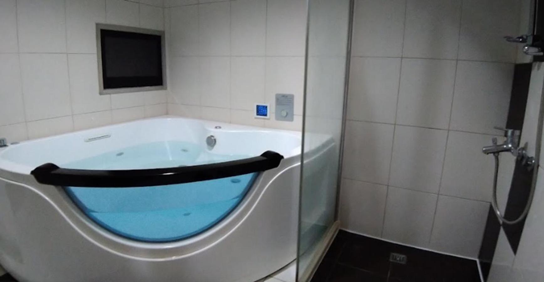 Hua Xiang Motel - Arena Kaohsiung Buitenkant foto