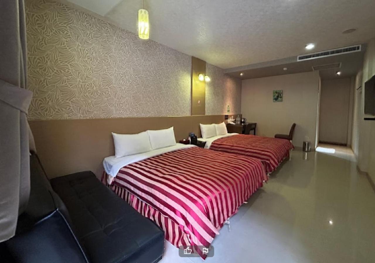 Hua Xiang Motel - Arena Kaohsiung Buitenkant foto