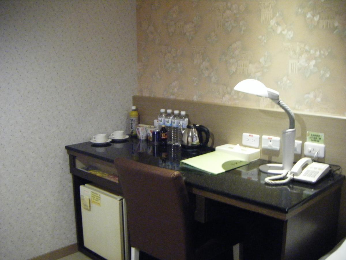 Hua Xiang Motel - Arena Kaohsiung Buitenkant foto